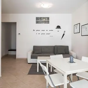 Apartman Happy, Bari